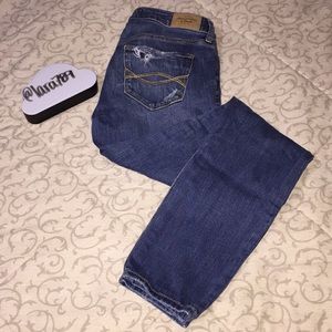 ✅A&F Distressed Jeans